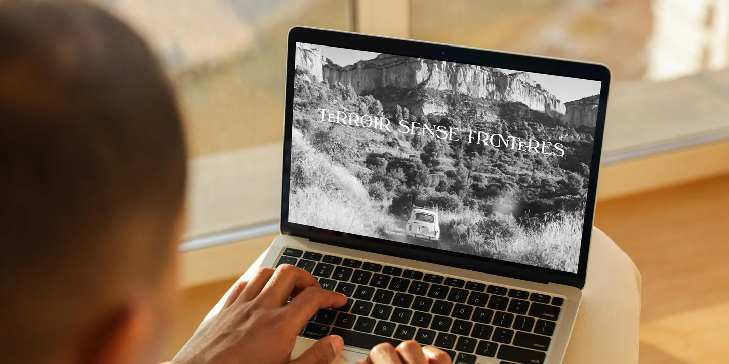 Terroir sense fronteres homepage laptop mockup